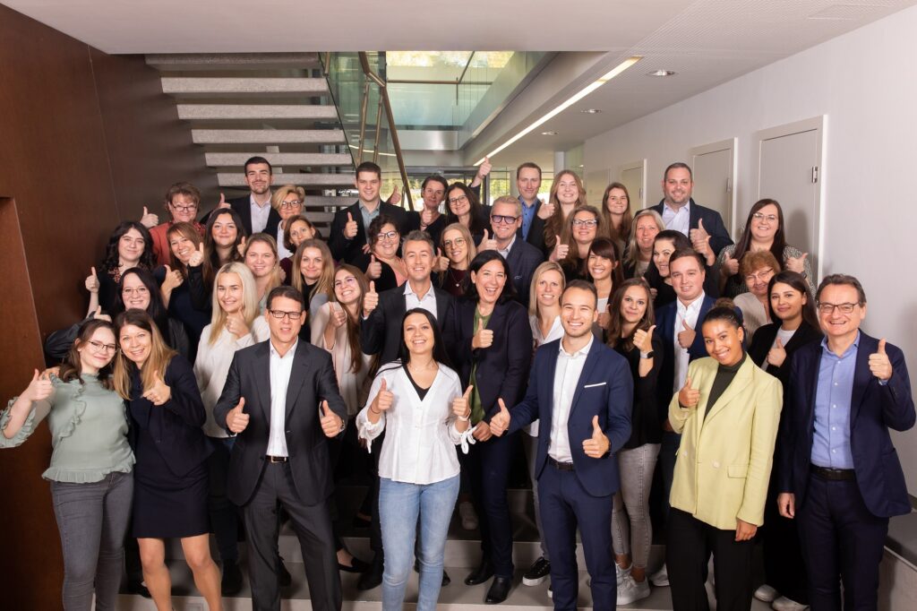 KPS Team alle gesamt Daumen hoch