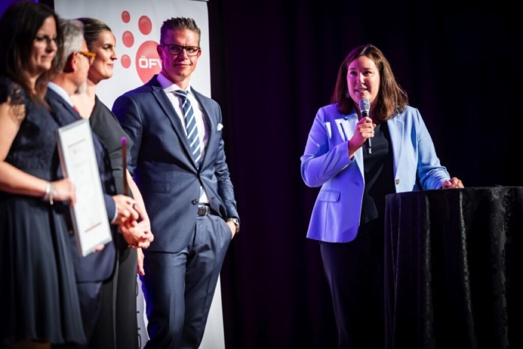 Caroline Huemer spricht bei der Franchise Gala